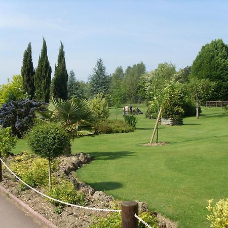 Hotel Abbaye Du Golf De Lesigny Buitenkant foto