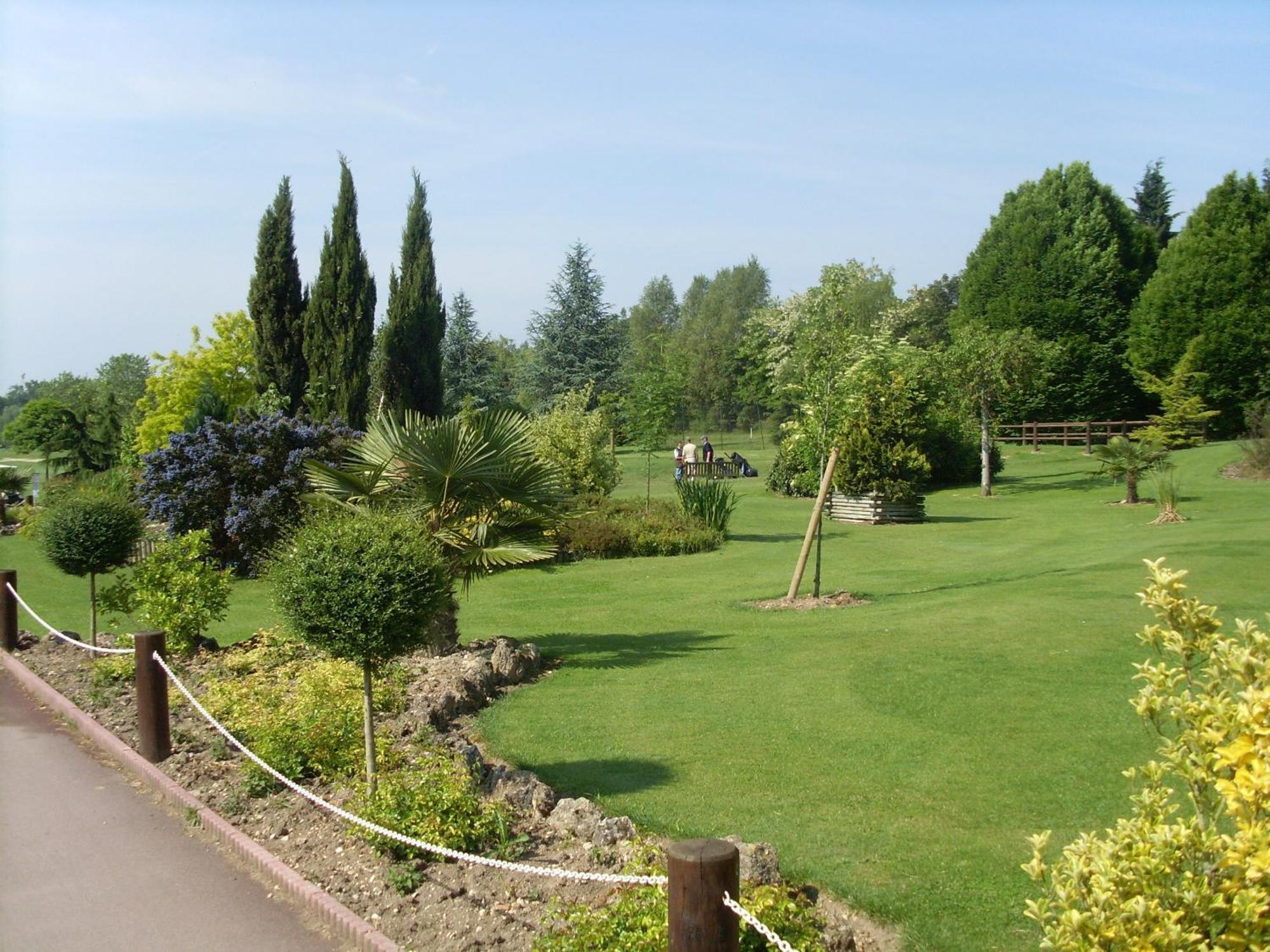 Hotel Abbaye Du Golf De Lesigny Buitenkant foto
