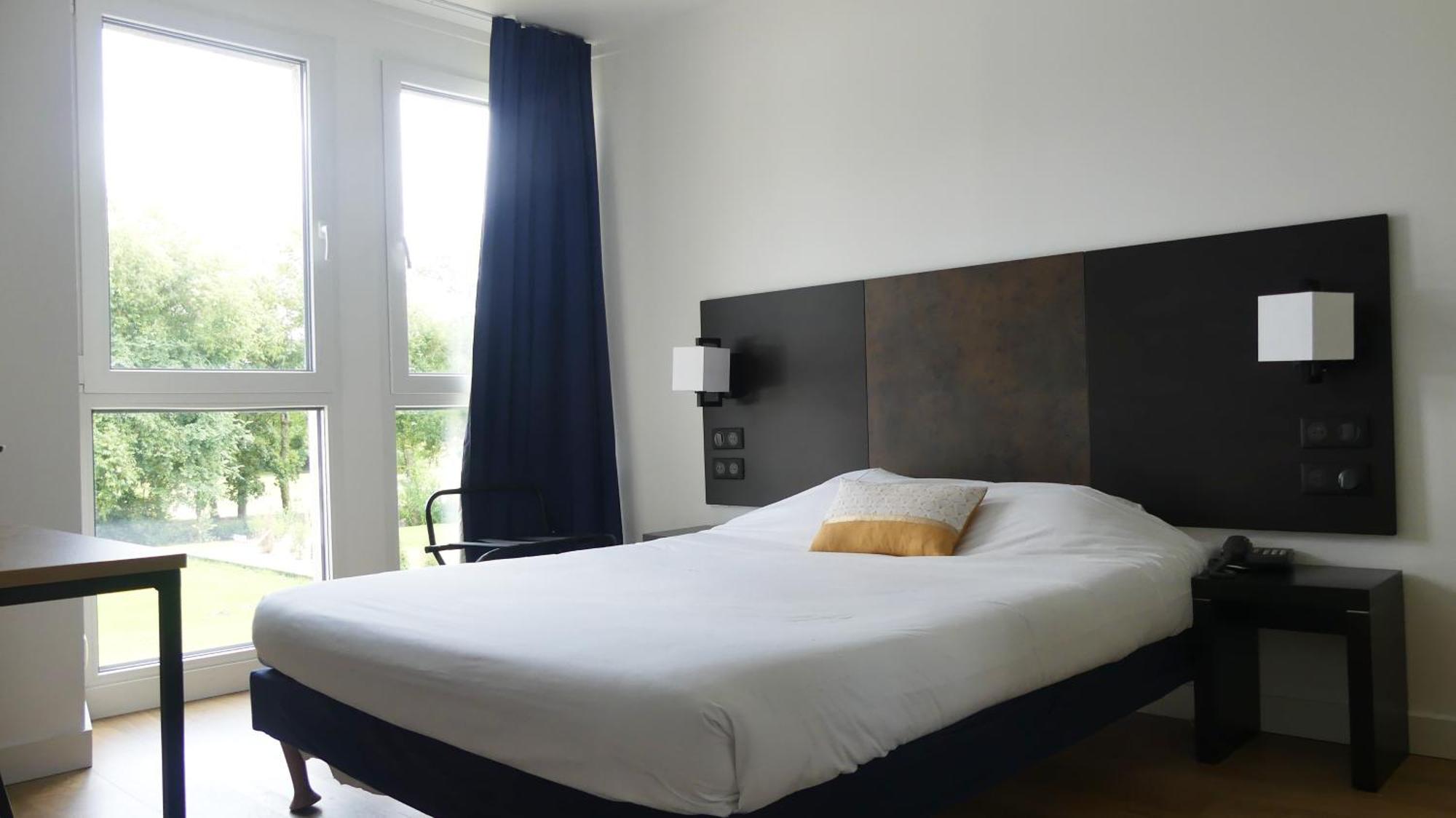Hotel Abbaye Du Golf De Lesigny Buitenkant foto