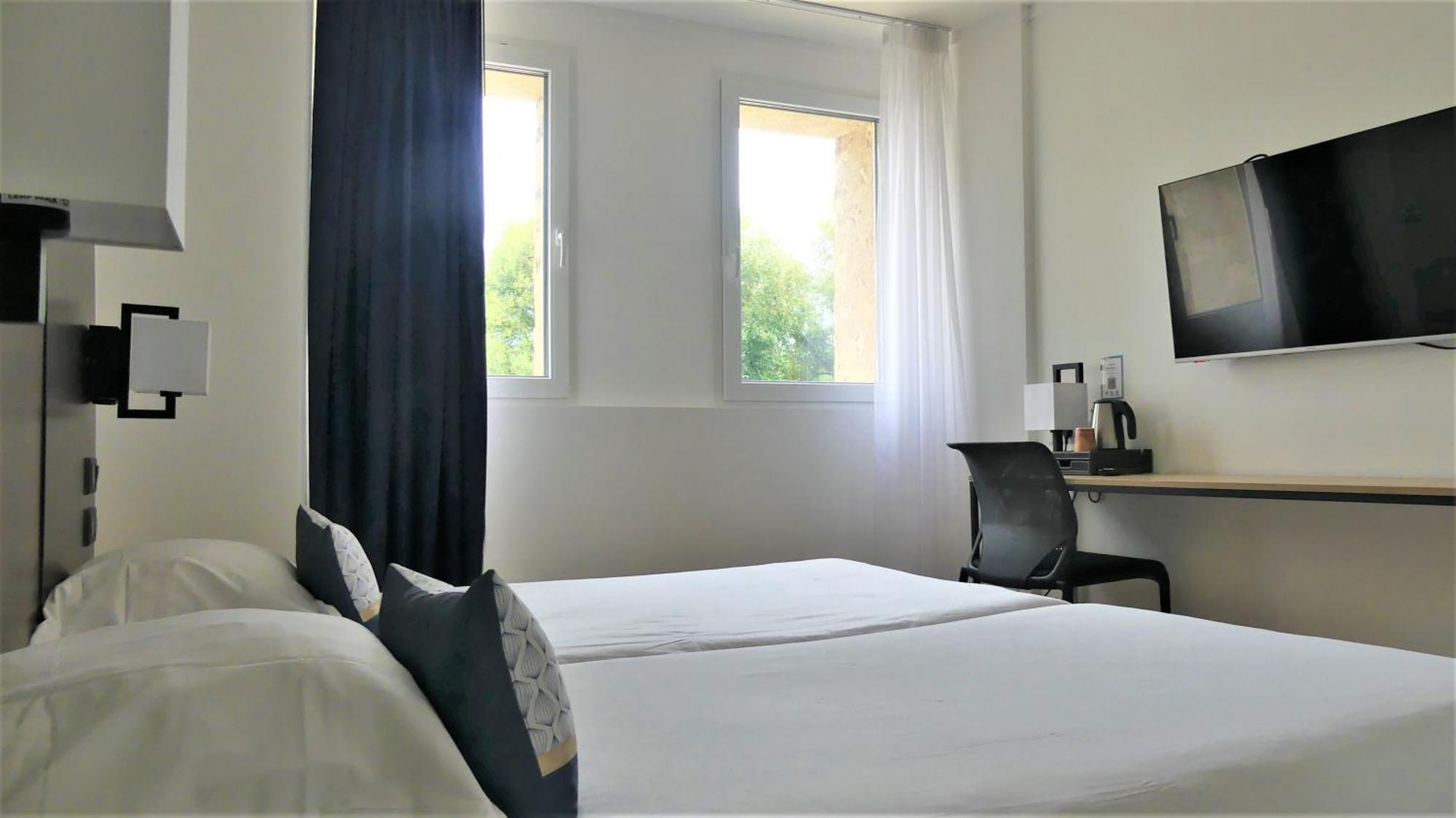Hotel Abbaye Du Golf De Lesigny Buitenkant foto