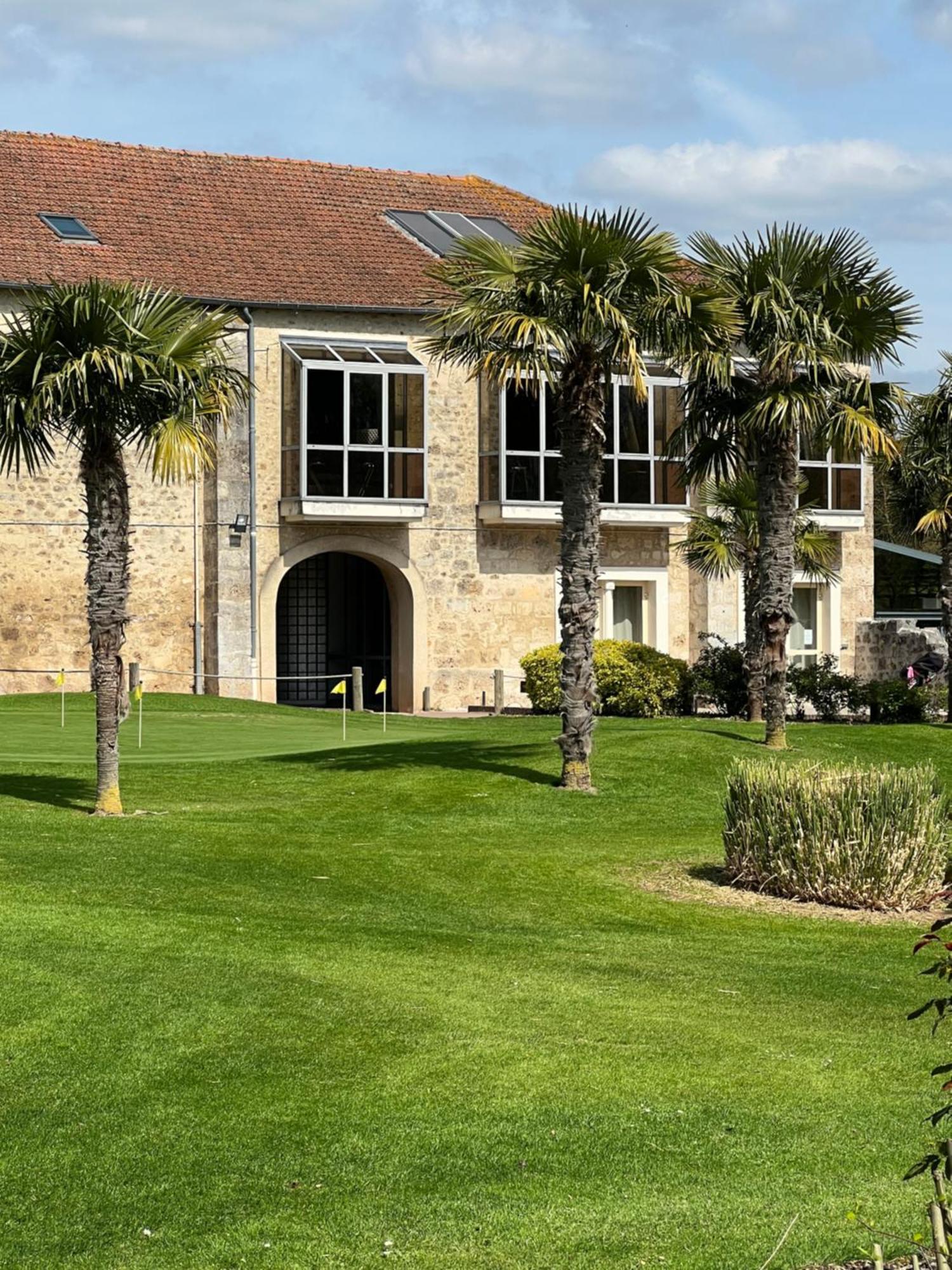 Hotel Abbaye Du Golf De Lesigny Buitenkant foto