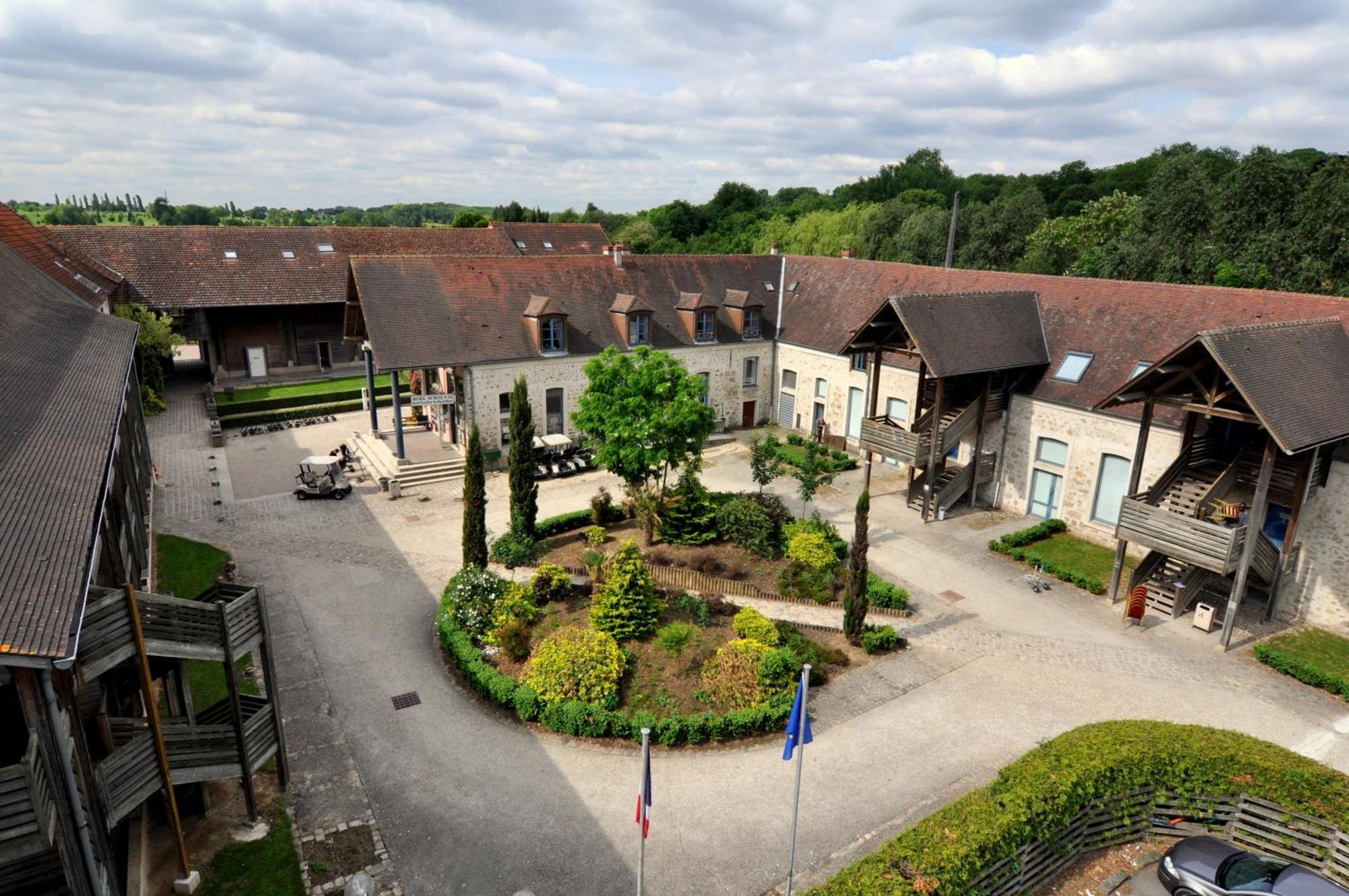 Hotel Abbaye Du Golf De Lesigny Buitenkant foto