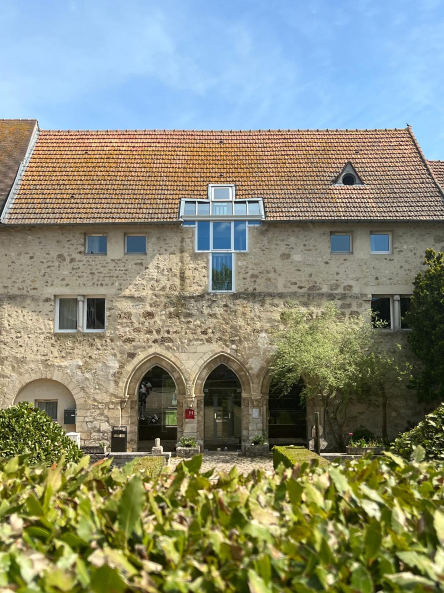 Hotel Abbaye Du Golf De Lesigny Buitenkant foto