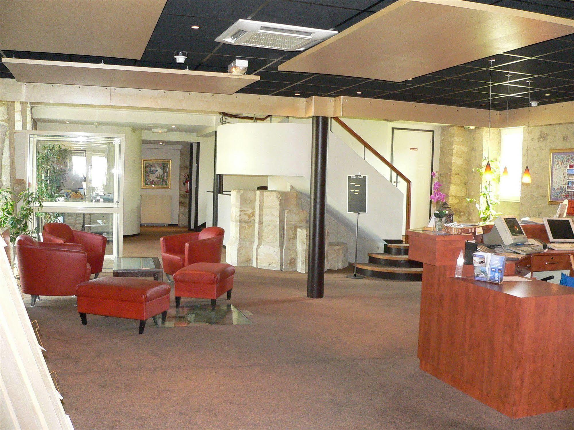 Hotel Abbaye Du Golf De Lesigny Buitenkant foto