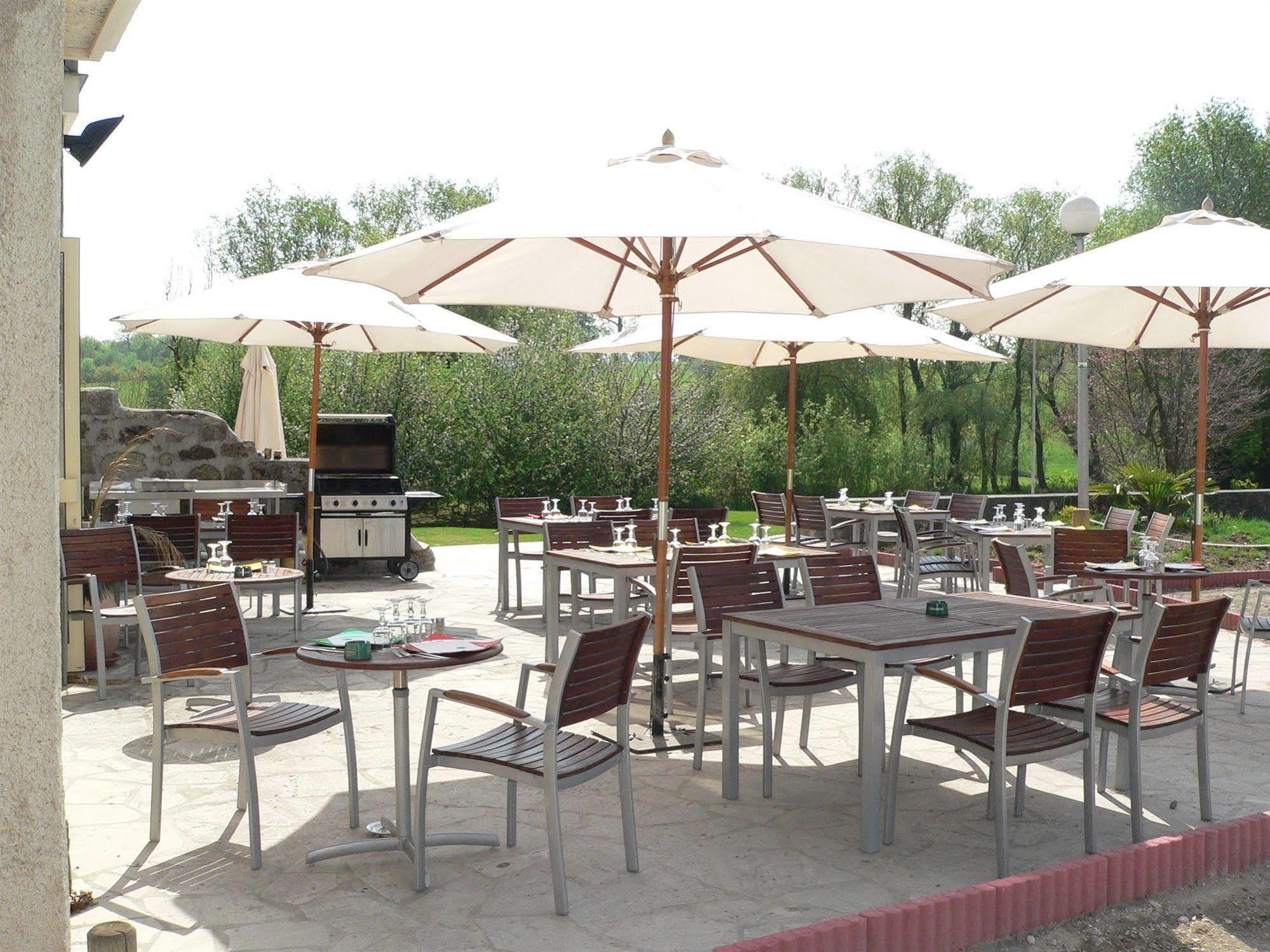 Hotel Abbaye Du Golf De Lesigny Buitenkant foto